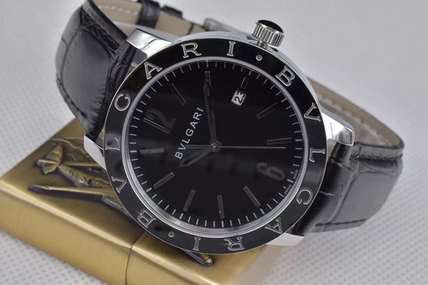 ブルガリ時計正面デザイン